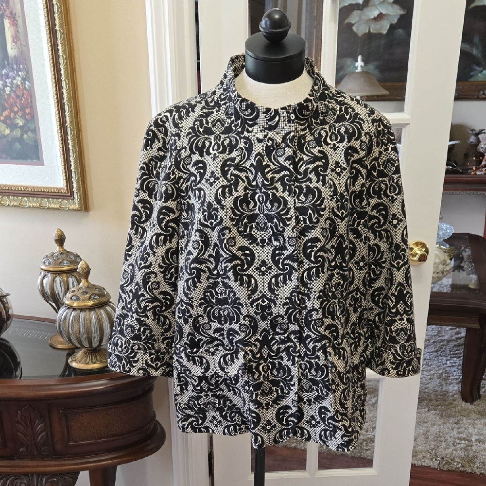 Talbots Black White Textured Medallion Print Jacket 3 Buttons 2 Pockets 16W EUC